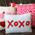 Xoxo Mini Pillow | Red